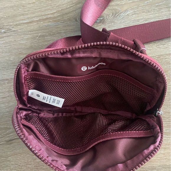 Lululemon Everywhere belt bag red merlot maroon red Fanny pack - Picture 7 of 7